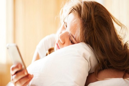 Phát hiện người yêu cũ của chồng bị bệnh, vợ đề nghị giúp đỡ thì nhận được phản ứng thế này