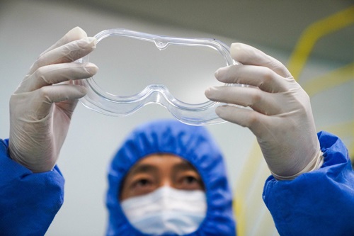 SARS-CoV-2 lây qua mắt cao gấp 100 lần so với SARS