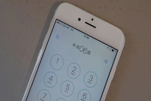 Lần tới nếu cần xem số IMEI của iPhone, bạn không cần thiết phải tìm đâu xa xôi cả. Tất cả những gì bạn cần làm là nhấn *#06# và nhấn phím gọi. iPhone sẽ trả về số IMEI thiết bị ngay sau đó.