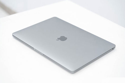 Macbook Pro 13 inch 2020 đầu tiên về Việt Nam giá 41,8 triệu