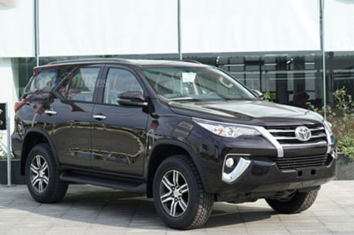 Toyota Fortuner giảm giá cực mạnh, 'đè' Hyundai Santa Fe, Ford Everest, Mazda CX-8