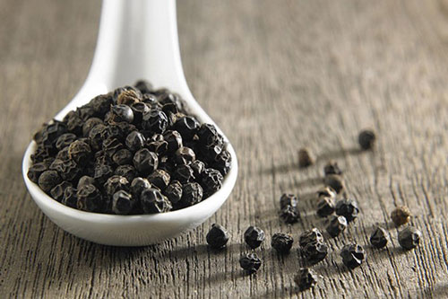 Rắc một thìa hạt tiêu quanh nhà, bao nhiêu kiến, muỗi cũng phải "sợ khiếp vía"