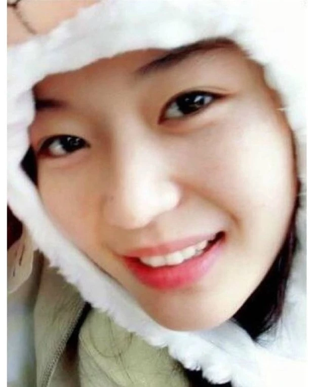 Không thể tin nổi đây là ảnh mặt mộc 100% của 'mợ chảnh' Jeon Ji Hyun thời trẻ: Da lấm tấm tàn nhang vẫn đẹp không thốt nên lời 1