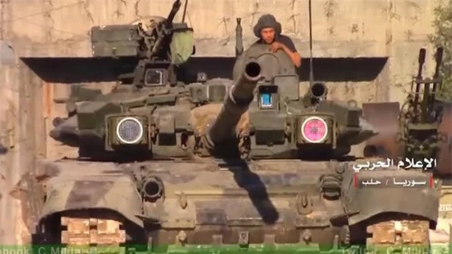 Lính Syria và cuộc gặp gỡ định mệnh với T-90: Tên lửa bay đến nhưng không thể đánh trúng - Ảnh 1.