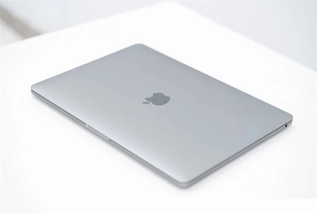 Macbook Pro 13 inch 2020 đầu tiên về Việt Nam giá 41,8 triệu - Ảnh 1.