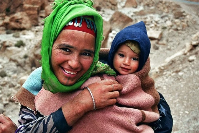 Nụ cười rạng rỡ của hai mẹ con ở thành phố Harar, Ethiopia.