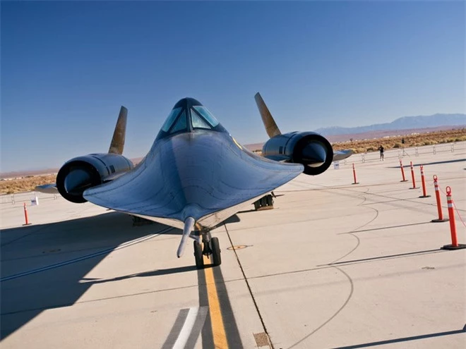 SR-71 Blackbird, chiếc máy bay yêu thích của Elon Musk và Grimes, có gì đặc biệt? - Ảnh 2.