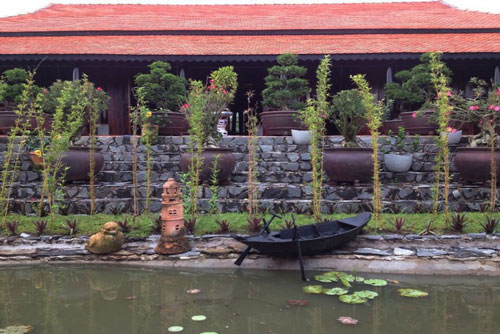 Chiêm ngưỡng ngôi nhà cổ tuyệt đẹp, rộng "thẳng cánh cò bay" ở Long An