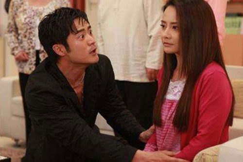 Chồng ngoại tình về ôm chân vợ khai thật: 'Cô ta có thai rồi'