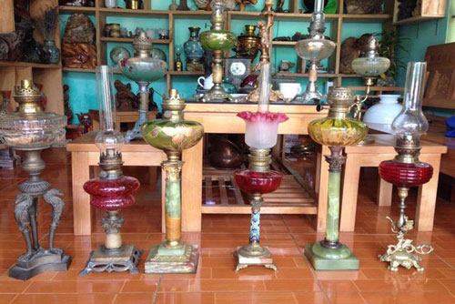 Độc đáo bộ sưu tập đèn cổ ở miền Tây Nghệ An