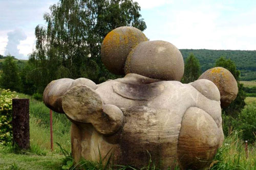 Ngôi làng nổi tiếng với những tảng đá biết đi