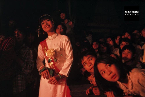 Cuộc thi Hoa khôi Hà Thành năm 1989 là cuộc thi tìm kiếm người đẹp thanh lịch nổi tiếng nhất thời bấy giờ. "Cả hoa khôi lẫn khán giả đều ấn tượng", nhiều người xem nhận xét.