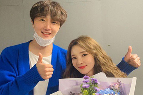 Bức ảnh tiết lộ mối quan hệ suốt 12 năm của Dara và bạn thân Lee Min Ho, cựu thành viên 2NE1 khoe nhan sắc 'đỉnh cao' ở tuổi 35