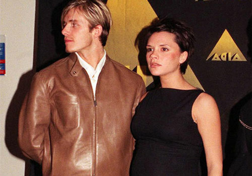 Victoria Beckham từng vác bụng bầu lao vào đấm Beckham vì ngoại tình