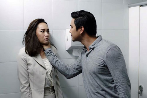 Chồng còng lưng trả nợ thay anh trai mỗi tháng 10 triệu