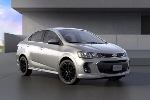 8. Chevrolet Sonic LS Sedan 2020 (giá khởi điểm: 17.595 USD).