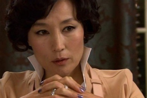 Mẹ chồng giúp con dâu trị 'kẻ thứ 3' bằng chiêu không ngờ khiến ả tình nhân 'bỏ của chạy lấy người'