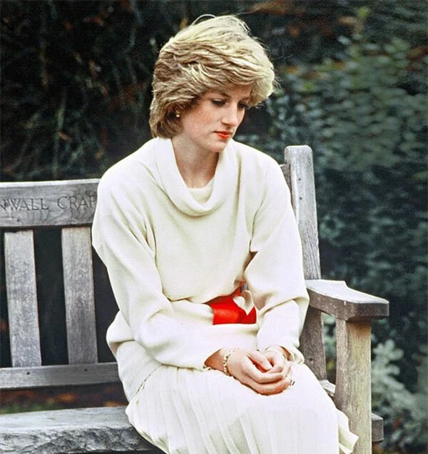 Công nương Diana từng cố tự tử bốn lần, góc khuất cuộc đời sẽ chính thức được lên phim 0