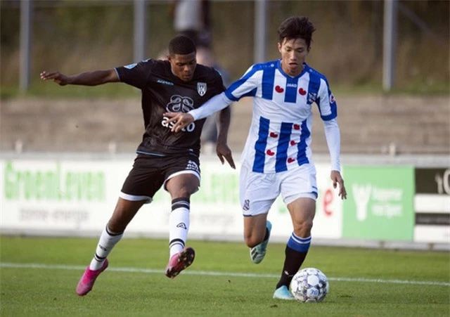 Ở lại Heerenveen, Văn Hậu sẽ hưởng đãi ngộ cao - 1