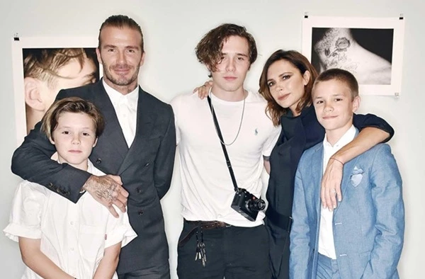Đế chế Beckham luôn đứng trên bờ vực phá sản. Đế chế Beckham luôn đứng trên bờ vực phá sản.