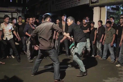 Đóng cảnh tự tử phải lao vào đoàn tàu thật đang chạy và những chuyện đáng sợ sau màn ảnh