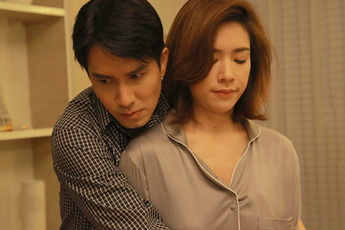 Hí hửng mang tiền làm thêm về cho vợ mà cô ấy nói một câu khiến tôi 'ngẩn ngơ' cả người