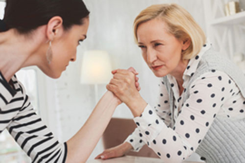 Mẹ chồng đối xử bất công với tôi