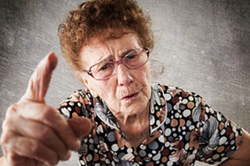 Mẹ chồng luôn kiếm cớ để mắng tôi