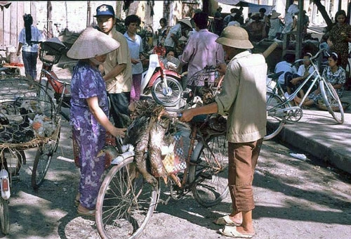 Người dân Hà Nội khi ấy chủ yếu đi xe đạp
