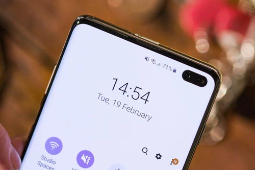 7. Samsung Galaxy S10 Plus (96 điểm).