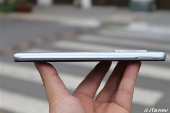 Trên tay Realme 6: Kỳ phùng địch thủ với Redmi Note 9S, phổ cập màn hình 90Hz cho mọi nhà