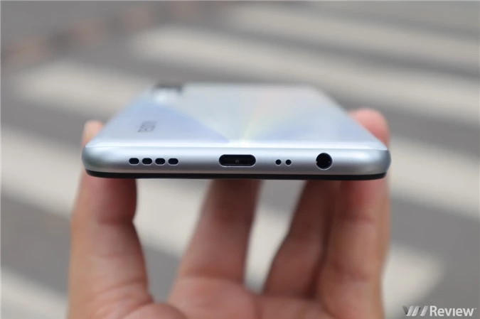 Trên tay Realme 6: Kỳ phùng địch thủ với Redmi Note 9S, phổ cập màn hình 90Hz cho mọi nhà