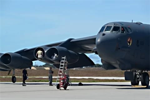 My co phi tien nang cap B-52H?