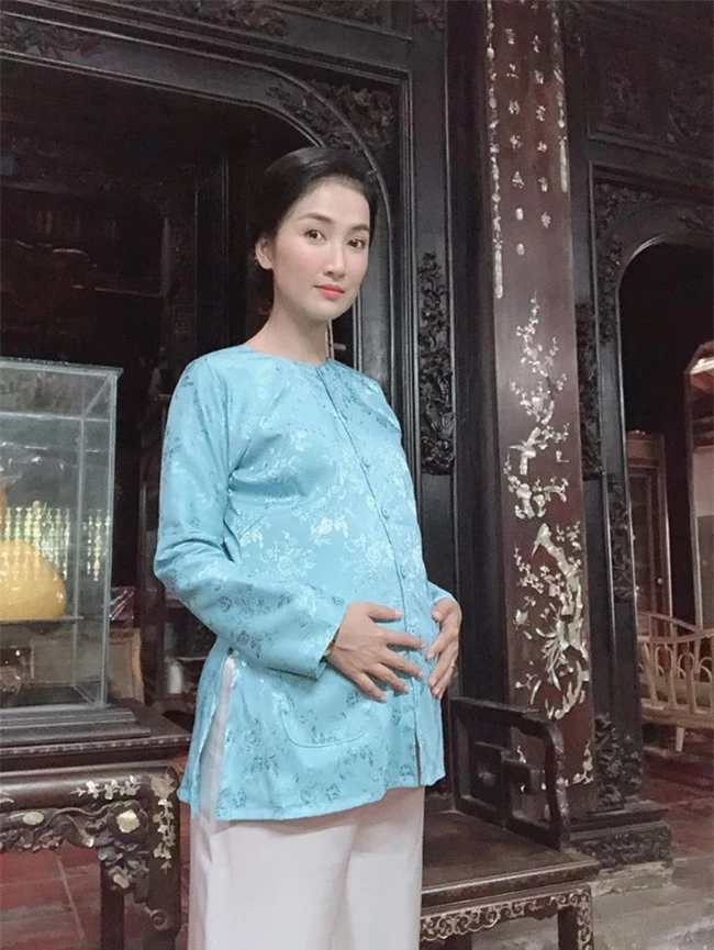 "Nữ hoàng phim xưa" Quỳnh Lam hé lộ người yêu Tây đẹp trai như siêu mẫu, 8 năm bên nhau như ngôn tình - Ảnh 3.