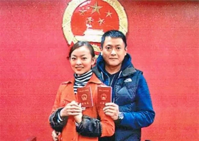 Tài tử bạc tình nhất TVB: Ruồng bỏ mối tình 9 năm, bị 'cắm sừng' thành 'gà trống nuôi con' - Ảnh 3