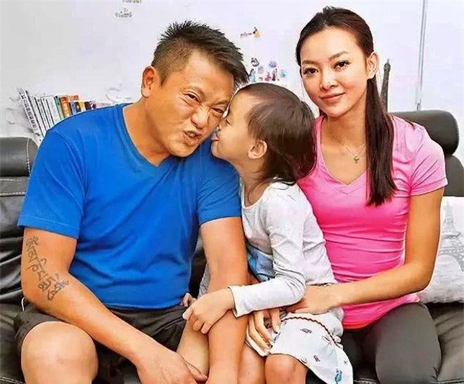 Tài tử bạc tình nhất TVB: Ruồng bỏ mối tình 9 năm, bị 'cắm sừng' thành 'gà trống nuôi con' - Ảnh 5