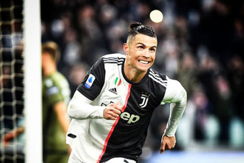 Ronaldo bị chê kém thông minh hơn Hugo Sanchez