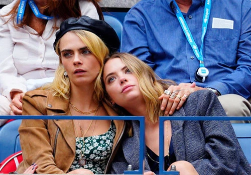 Cara Delevingne - Ashley Benson