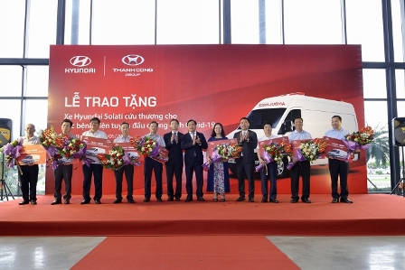 Tập đoàn Thành Công và Hyundai Motor tặng xe cứu thương, chung tay chống dịch Covid-19