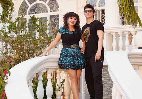 Mẹ Nathan Lee nói gì khi con trai có tất cả mà vẫn chưa chịu lấy vợ?