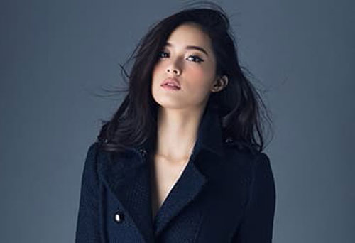 Hạ Vi: 'Khi yêu, tôi sẽ sẵn sàng làm bất cứ điều gì, thậm chí là ngốc nghếch và mù quáng'