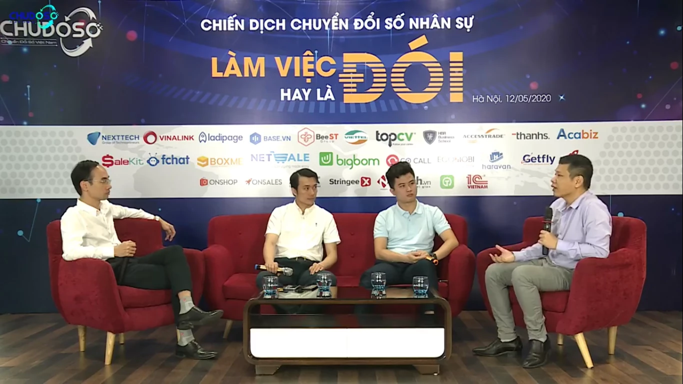 Các diễn giả tham gia tại sự kiện Talk Show với chủ đề: “Chiến dịch chuyển đổi số Nhân sự: Làm việc hay là đói”