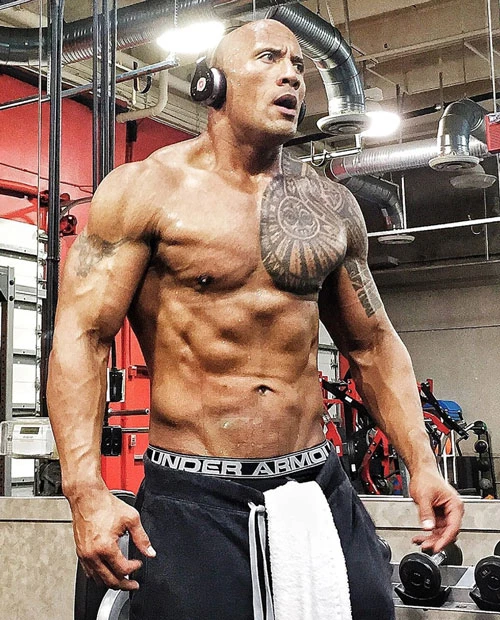 Tuổi thơ của The Rock trôi qua không êm đẹp.