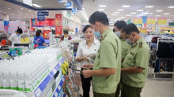 Các cơ sở kinh doanh thiết bị y tế chấp hành nghiêm việc niêm yết giá