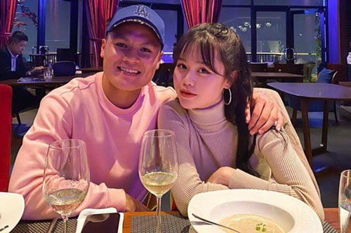 C&#x1EA7;u th&#x1EE7; Quang H&#x1EA3;i &#x111;&#x103;ng &#x1EA3;nh kho&#xE1;c vai t&#xEC;nh t&#x1EE9; c&#xF9;ng b&#x1EA1;n g&#xE1;i m&#x1EDB;i