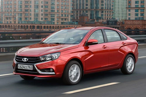 2. Lada Vesta (doanh số: 2.913 chiếc).