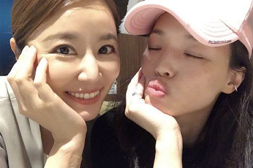 Thư Kỳ đọ sắc với Lâm Tâm Như