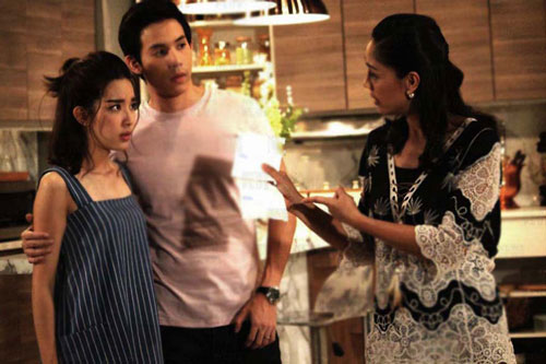 Thuyết phục gãy lưỡi vợ cũng không chịu về quê chồng, hỏi ra mới biết thì ra cô ấy thù ghét mẹ tôi