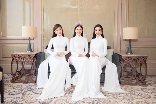 Mỹ Linh - Tiểu Vy cũng dàn Hậu 10x Vbiz đồng loạt diện áo dài trắng nền nã, tái xuất sau chuỗi ngày dài nghỉ dịch