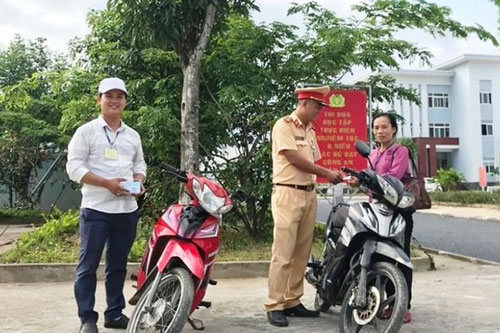 Nghệ An: Kiểm tra xe vi phạm, CSGT phát hiện 2 xe máy bị mất trộm từ lâu